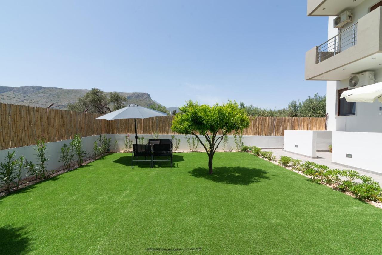 Cozy House With Pool Near Beach Gazi Exterior photo