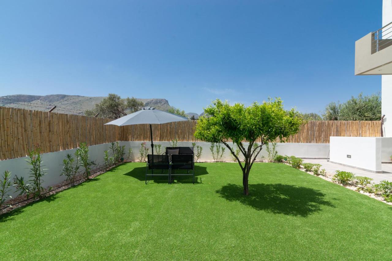 Cozy House With Pool Near Beach Gazi Exterior photo